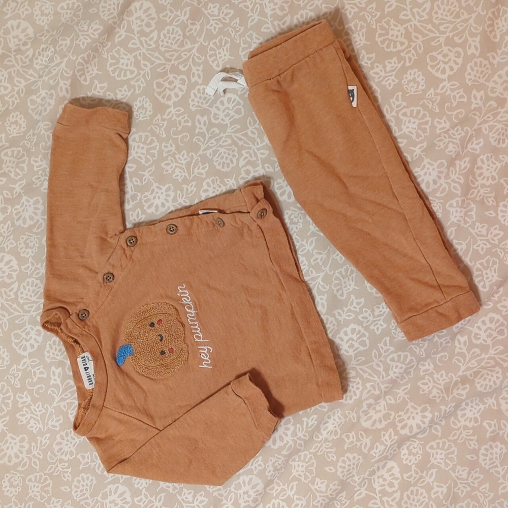 Rabbit Bear Tan Pumpkin Sweatpants & Joggers Set